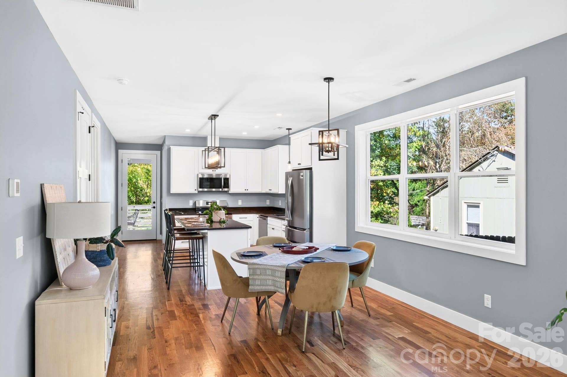 Open, Flowing Floor Plan