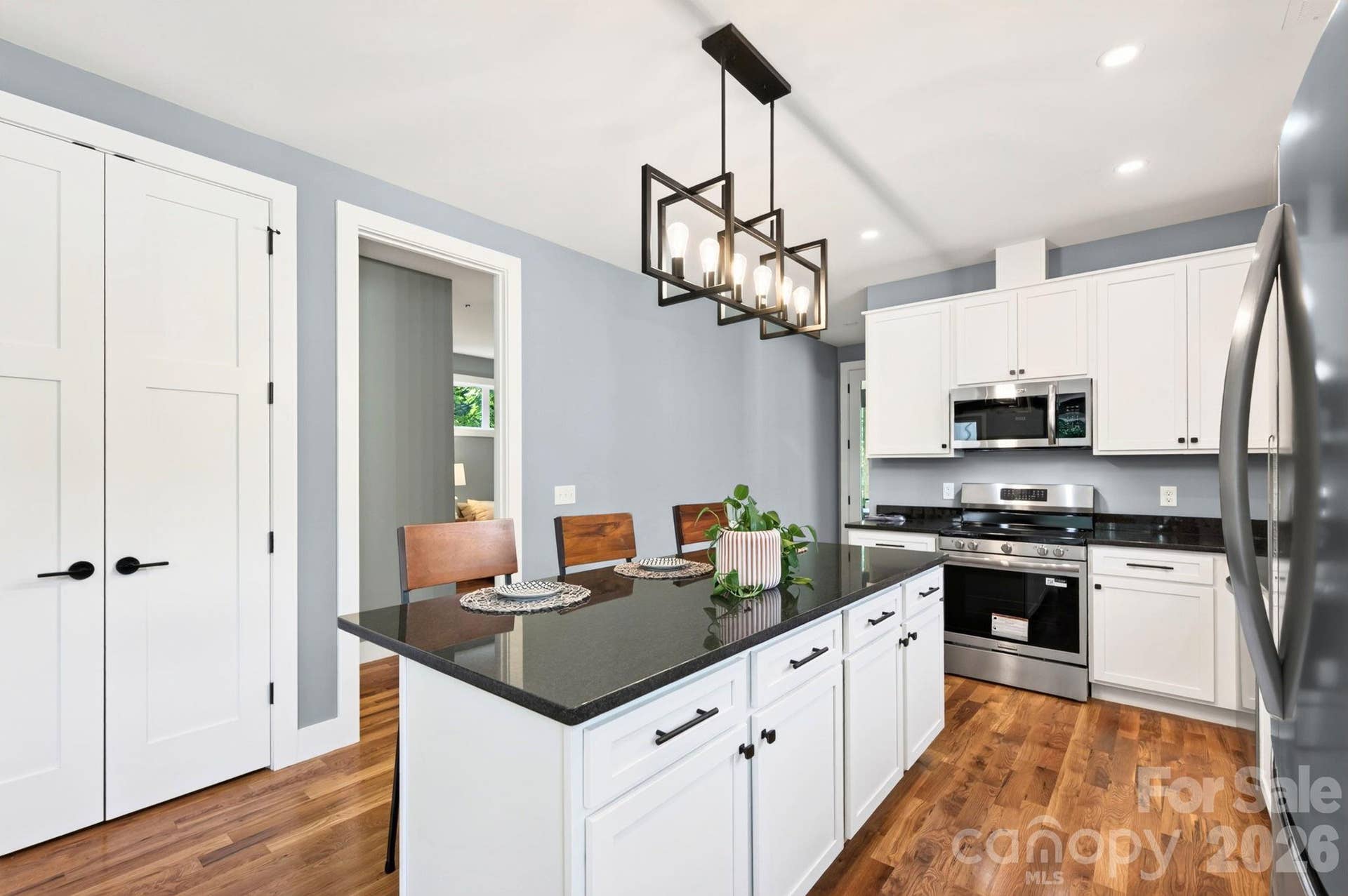Large Island with Breakfast Bar