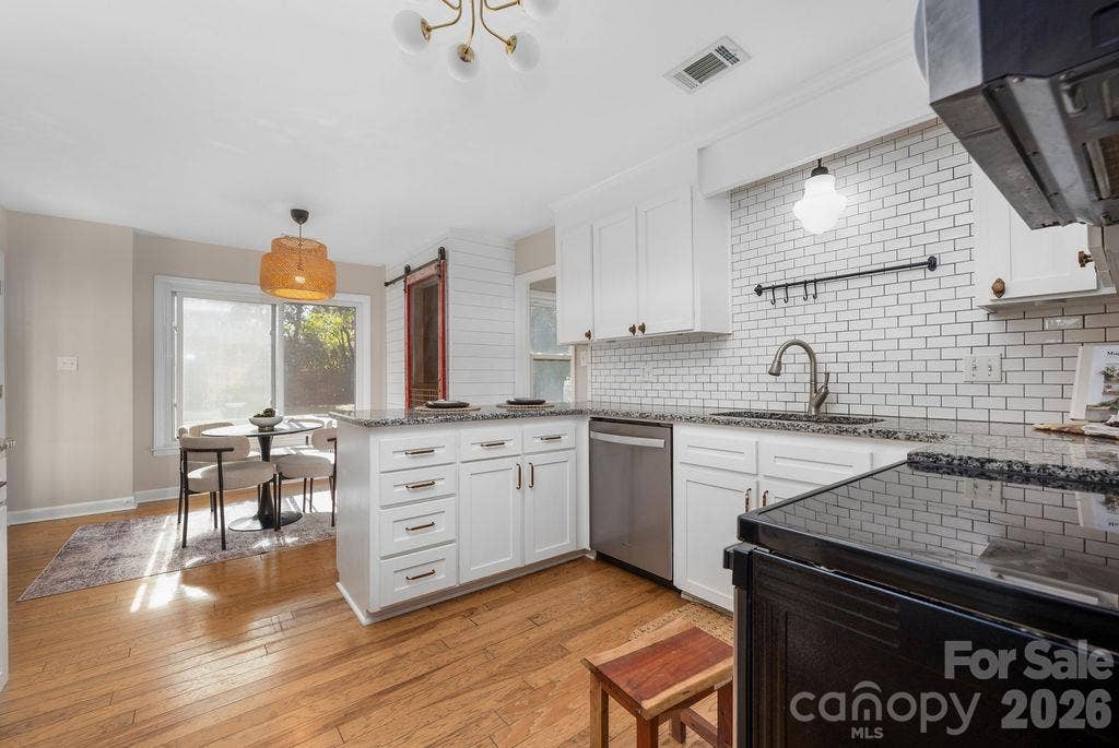 9423 Whitethorn Drive, Charlotte, NC 28277 9423 Whitethorn Drive, Charlotte, NC 28277
