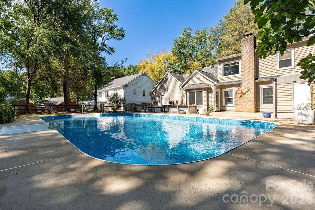9423 Whitethorn Drive, Charlotte, NC 28277 9423 Whitethorn Drive, Charlotte, NC 28277