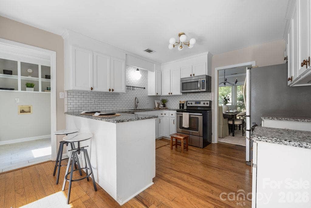 9423 Whitethorn Drive, Charlotte, NC 28277 9423 Whitethorn Drive, Charlotte, NC 28277