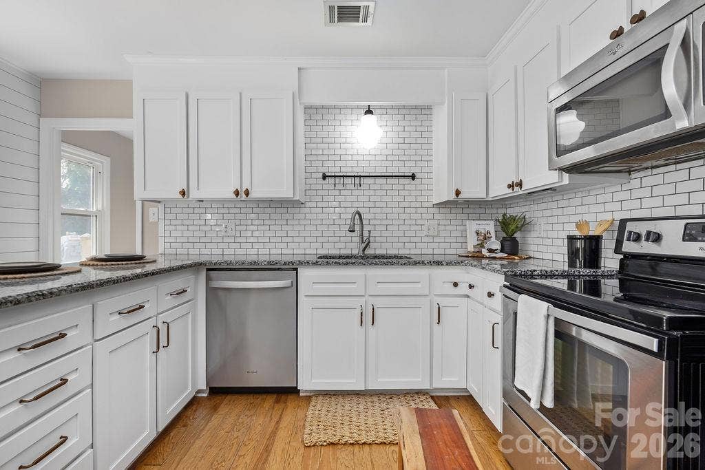 9423 Whitethorn Drive, Charlotte, NC 28277 9423 Whitethorn Drive, Charlotte, NC 28277
