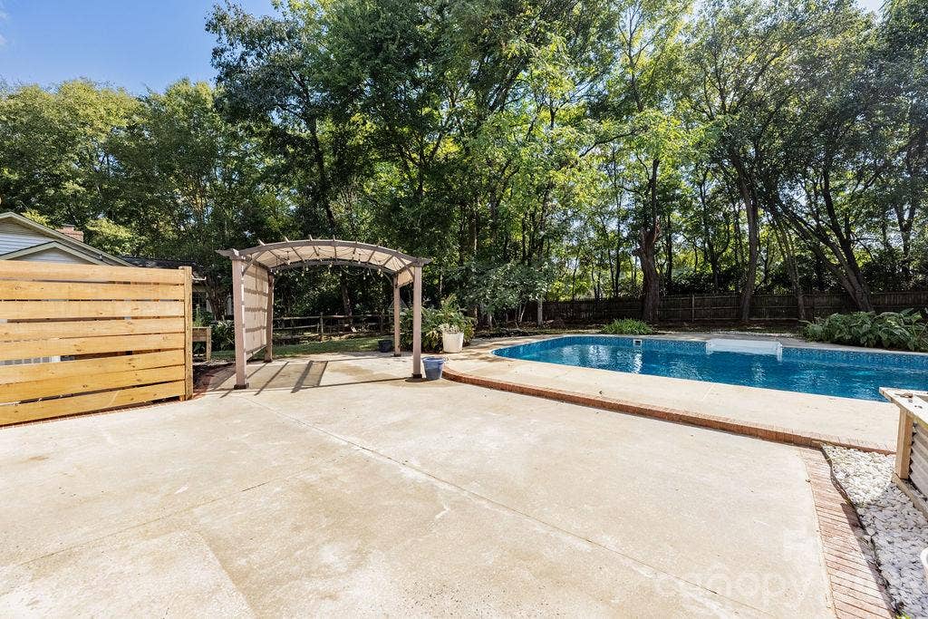 9423 Whitethorn Drive, Charlotte, NC 28277 9423 Whitethorn Drive, Charlotte, NC 28277
