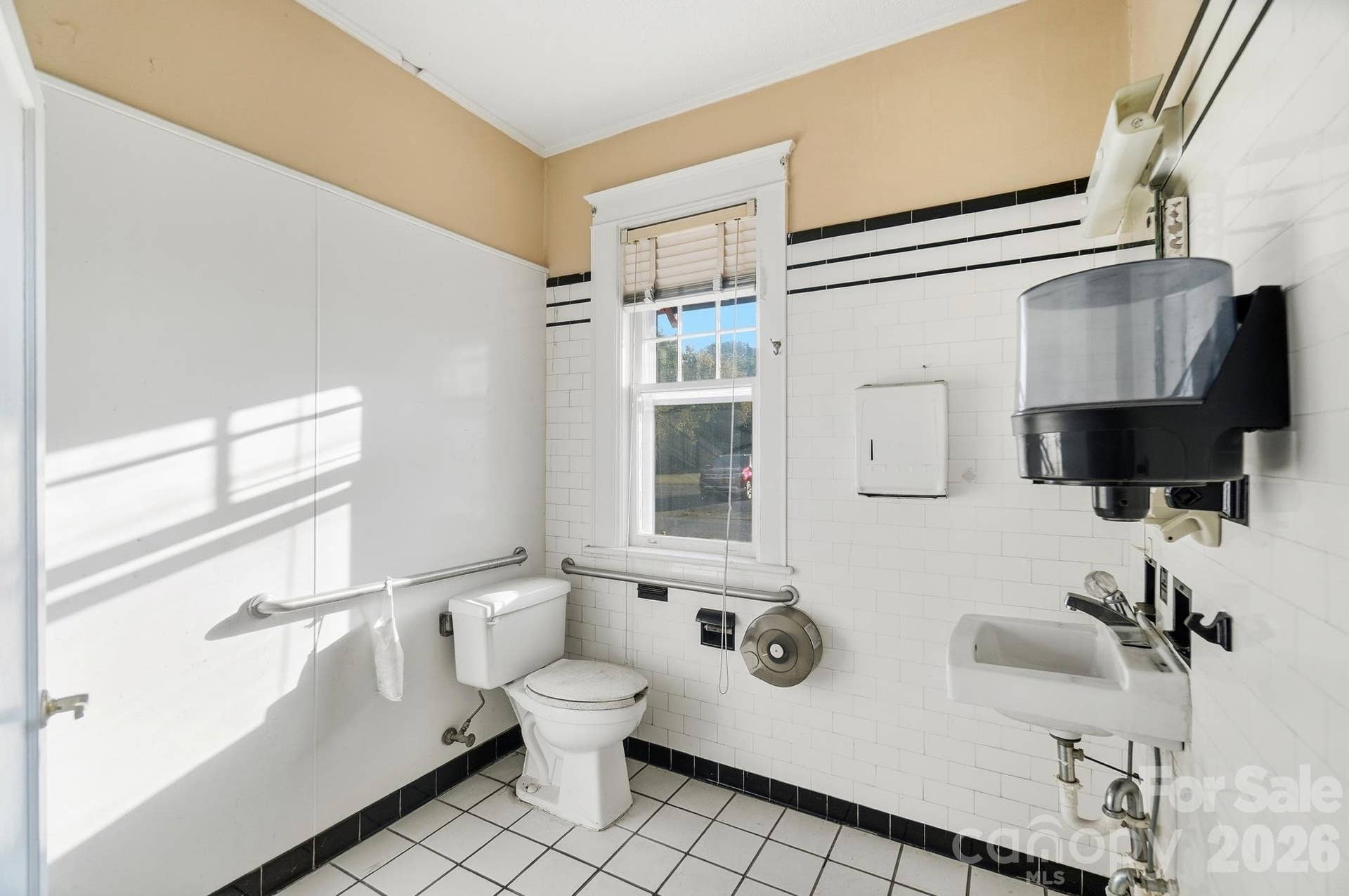 2415 E Main Street, Lincolnton, NC 28092
