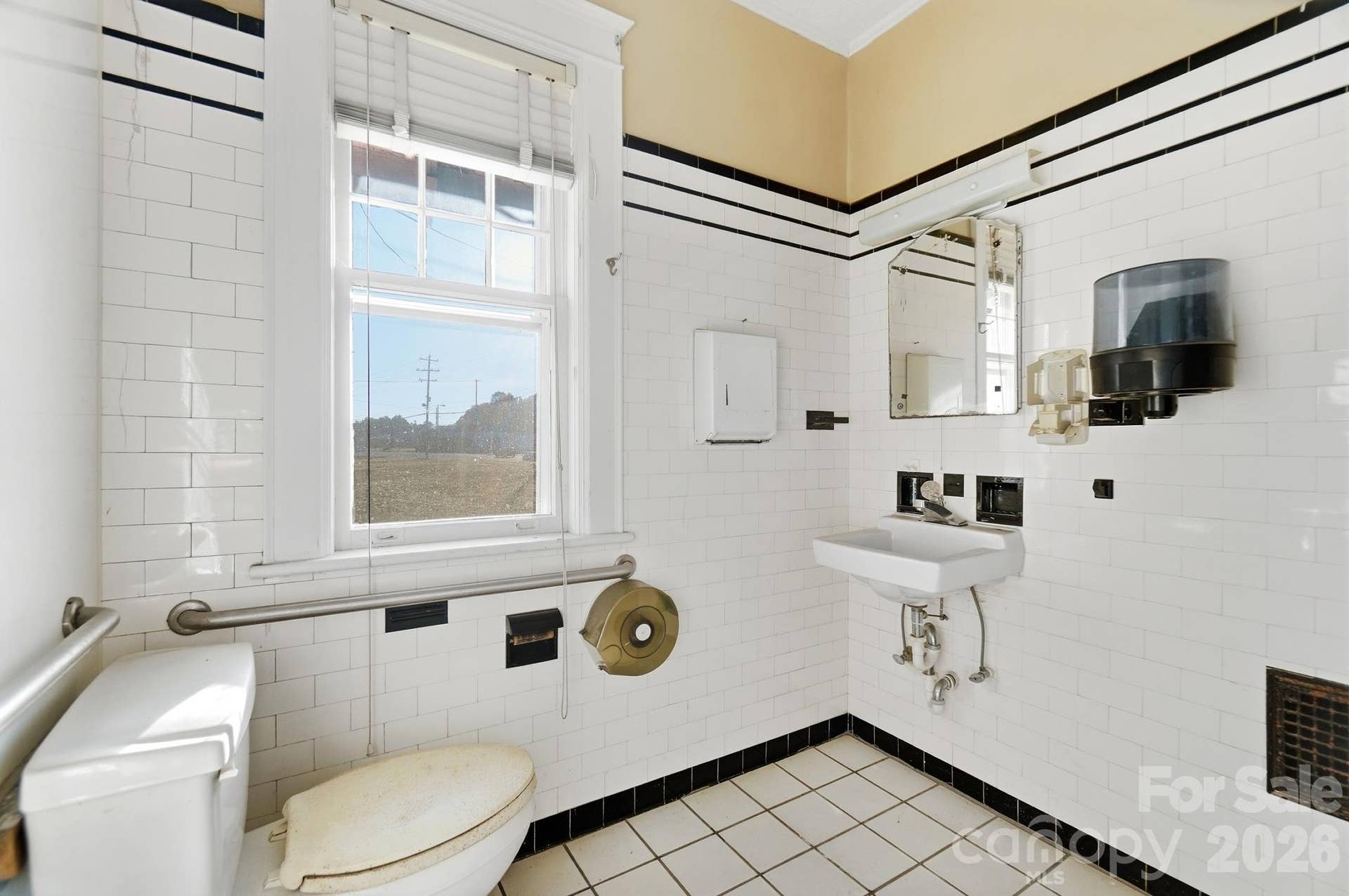 2415 E Main Street, Lincolnton, NC 28092