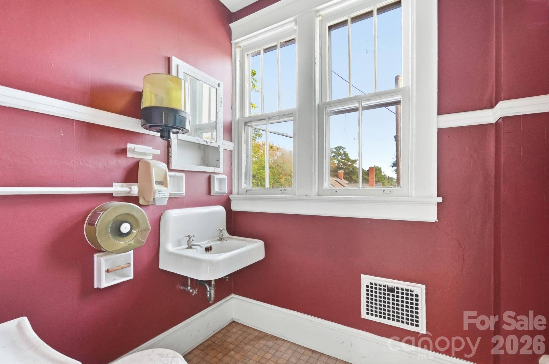 2415 E Main Street, Lincolnton, NC 28092