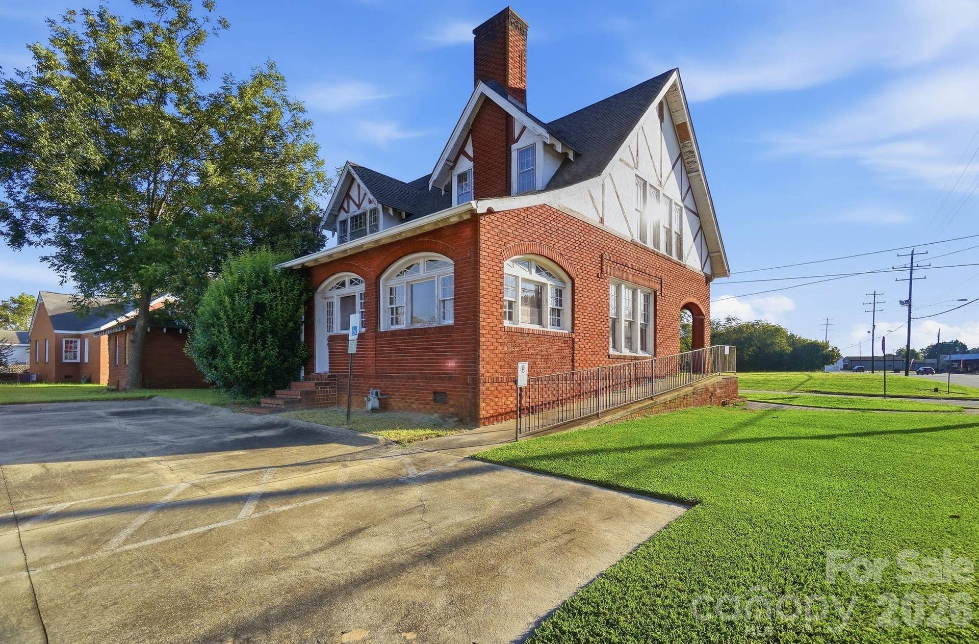 2415 E Main Street, Lincolnton, NC 28092