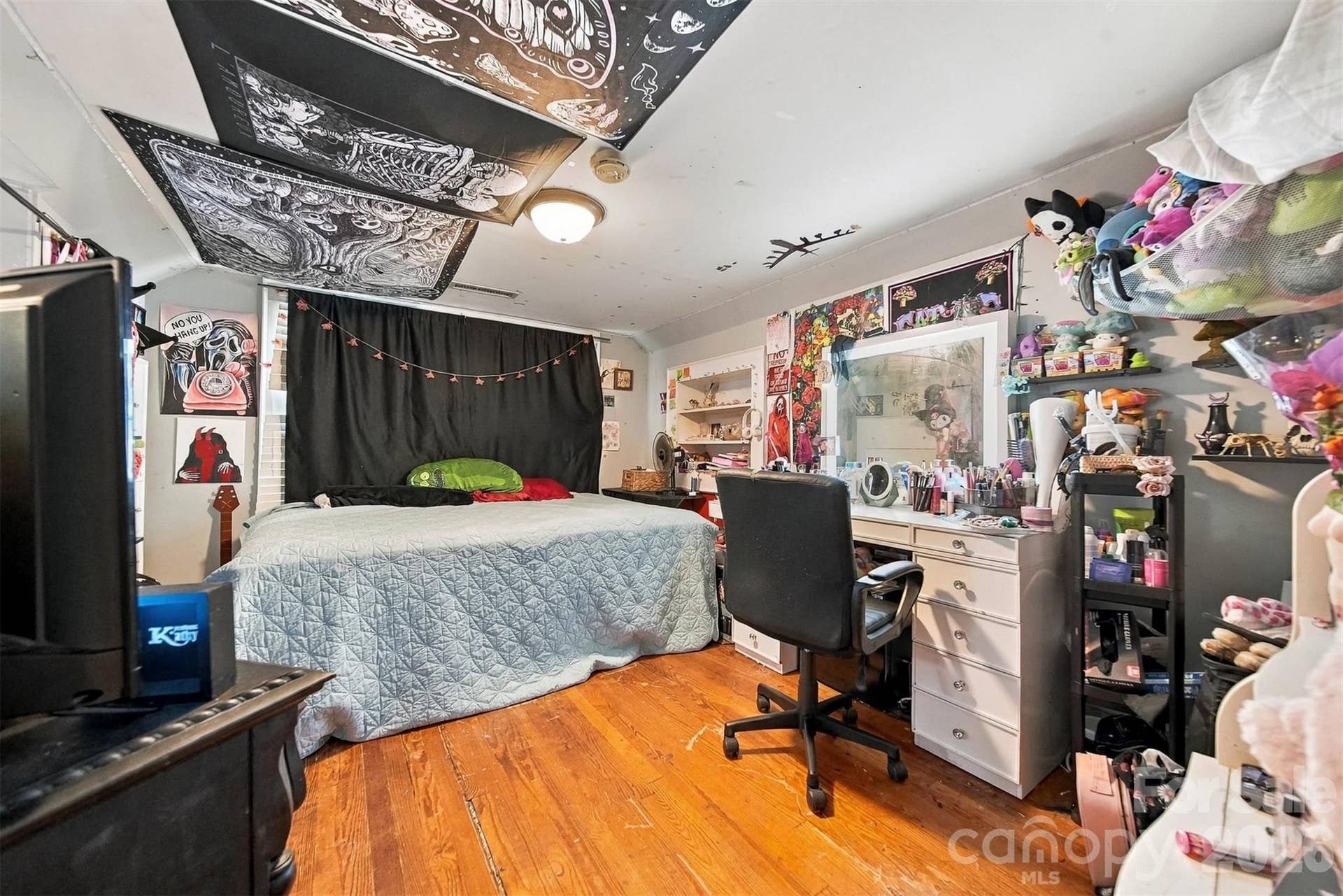 Upstairs bedroom #1