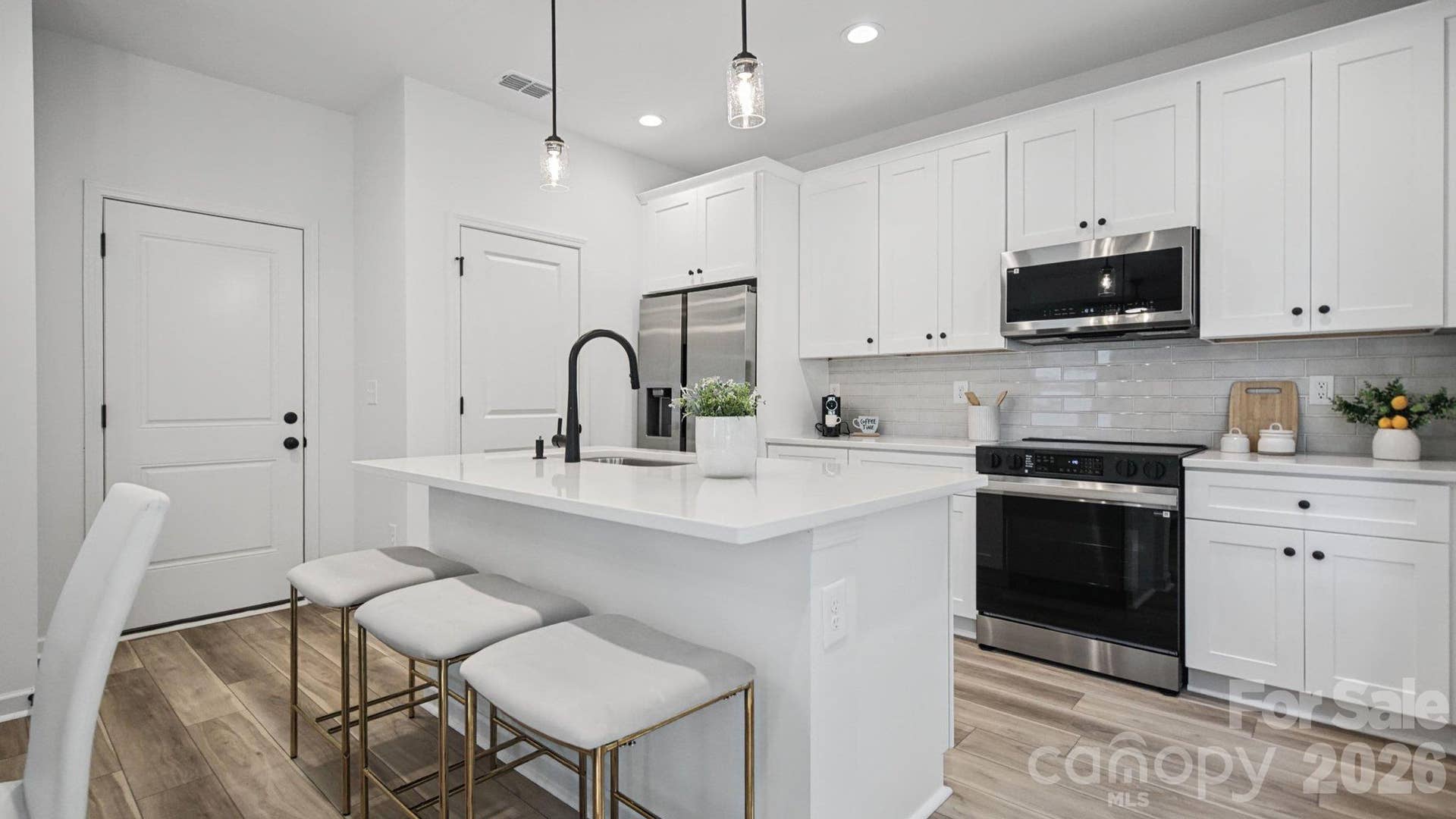 6819 Mint Street, Charlotte, NC 28214 6819 Mint Street, Charlotte, NC 28214