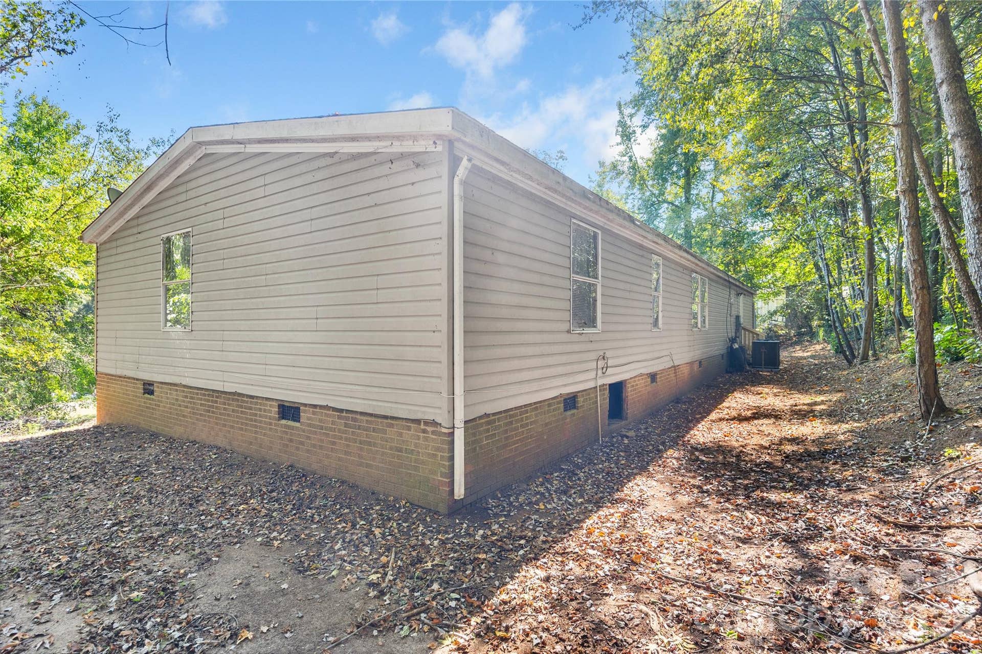 3285 Falcon Ridge Road, Maiden, NC 28650 3285 Falcon Ridge Road, Maiden, NC 28650