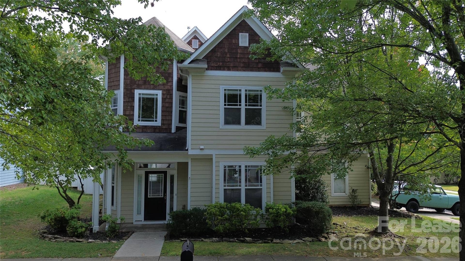 18706 Coachmans Trace, Cornelius, NC 28031 Hardy Siding with Cedar Shake Accent.