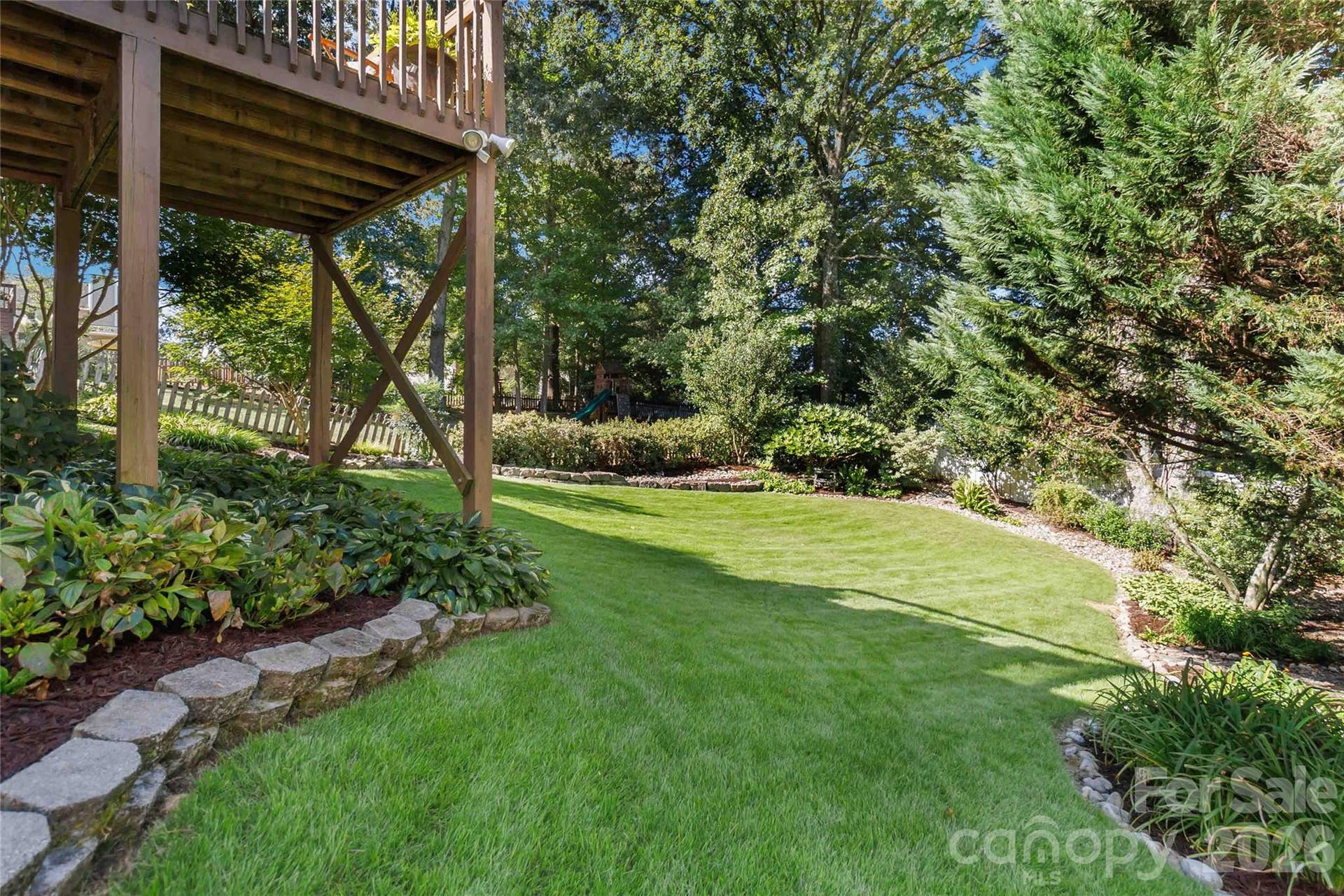 15032 Rothesay Drive, #23, Charlotte, NC 28277 Beautifully maintained backyard