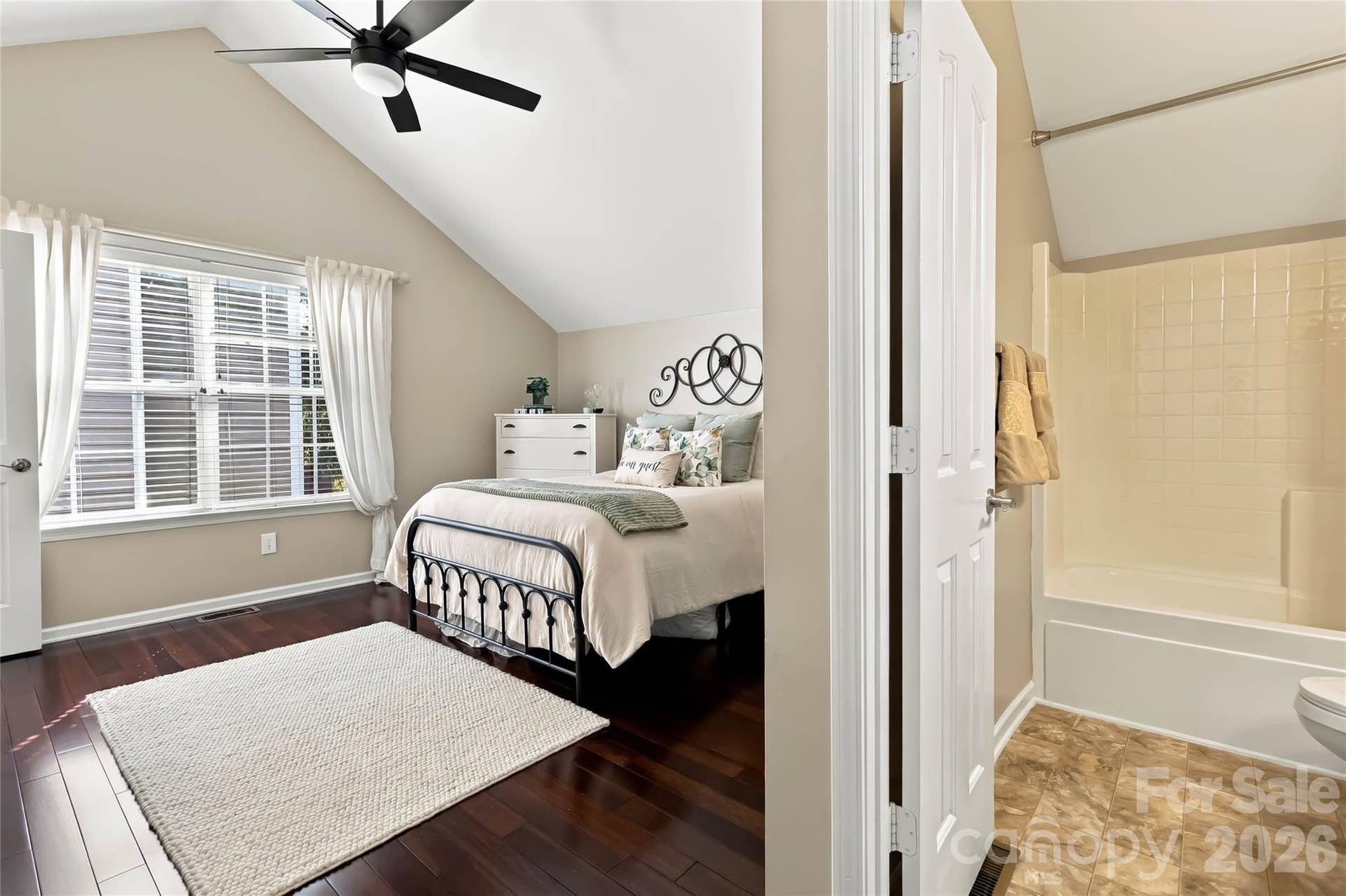 15032 Rothesay Drive, #23, Charlotte, NC 28277 Upstairs bedroom / bathroom