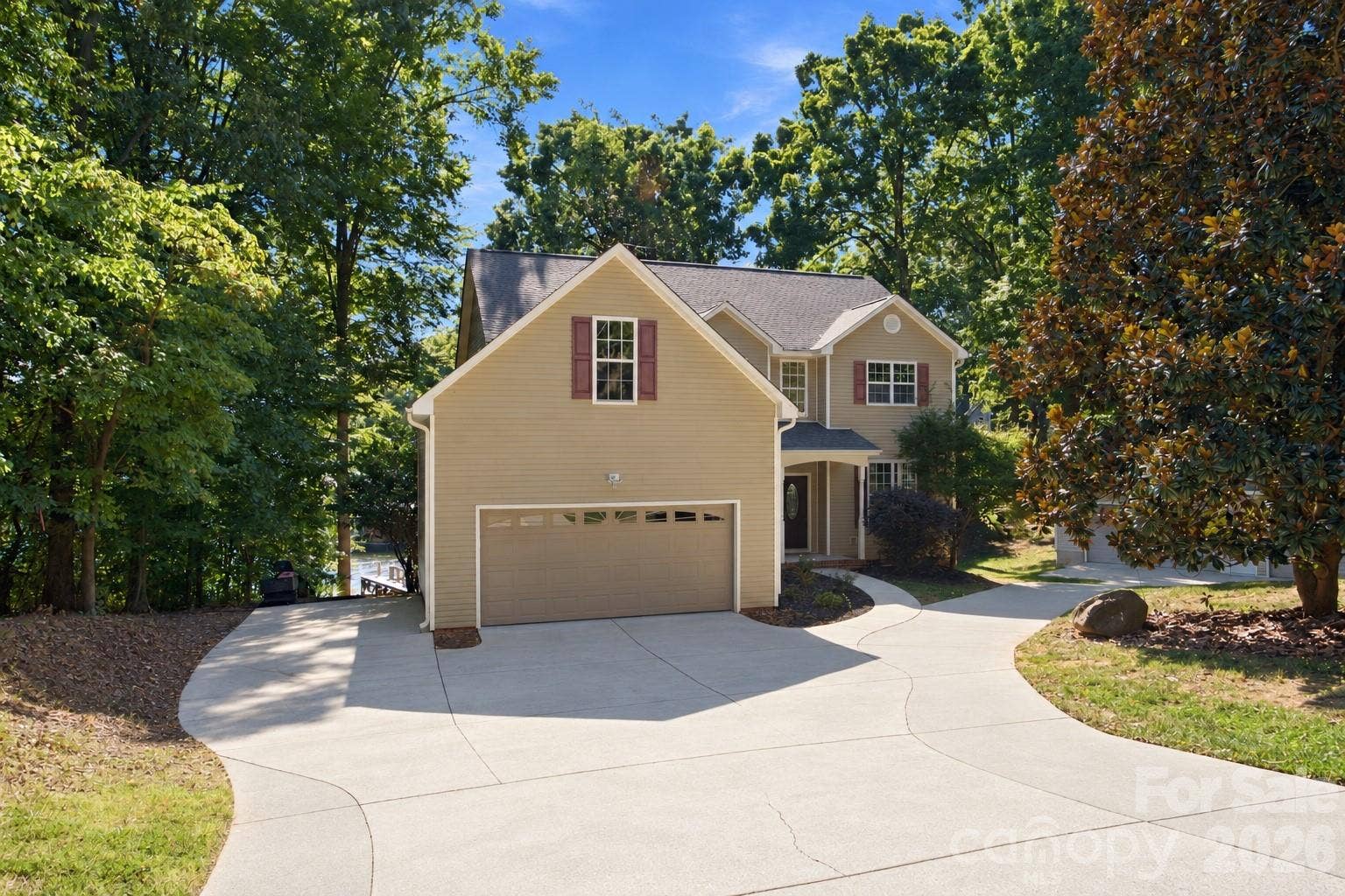 4 Bedroom 3.5 Bath lakefront on main channel
