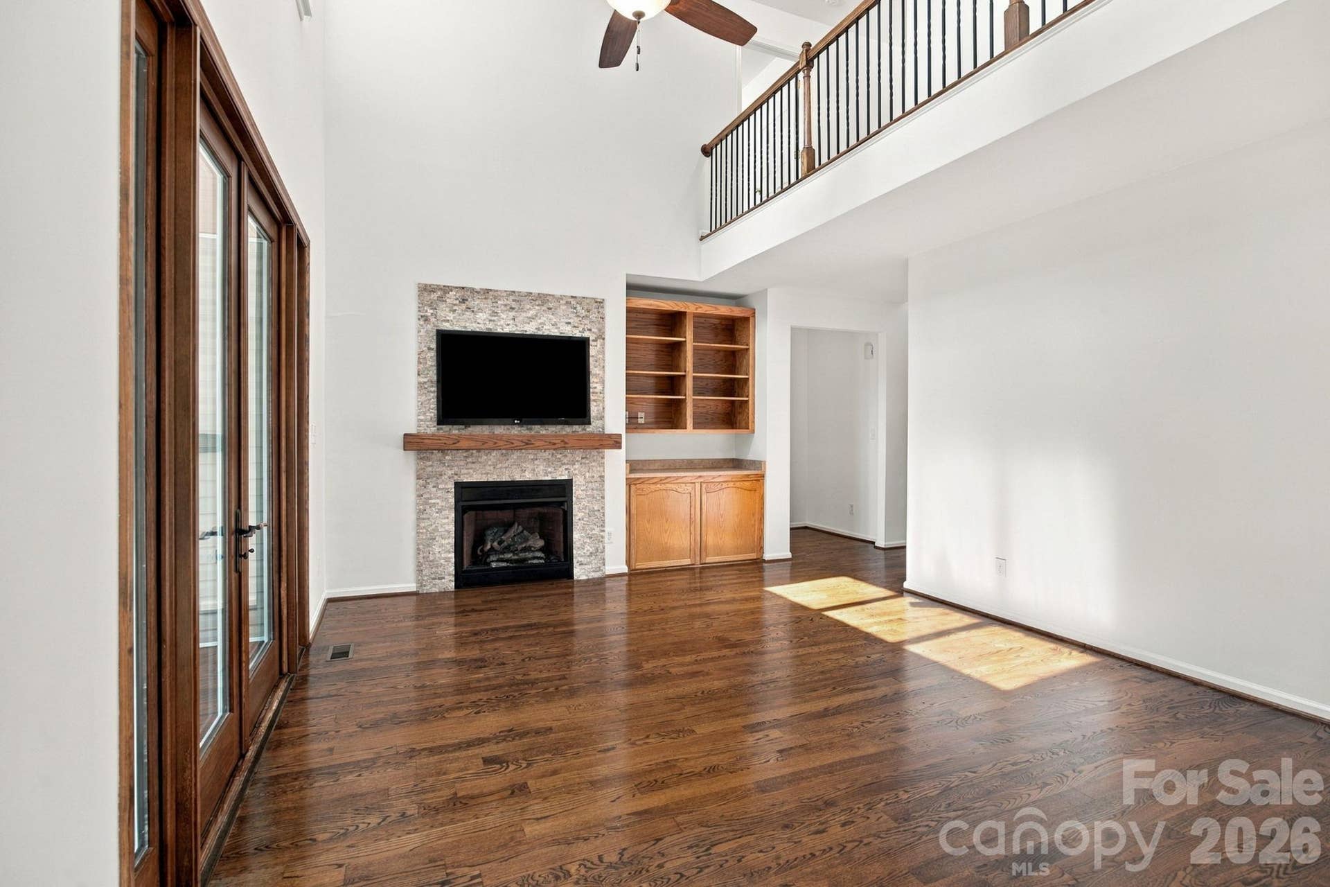 Spacious living room