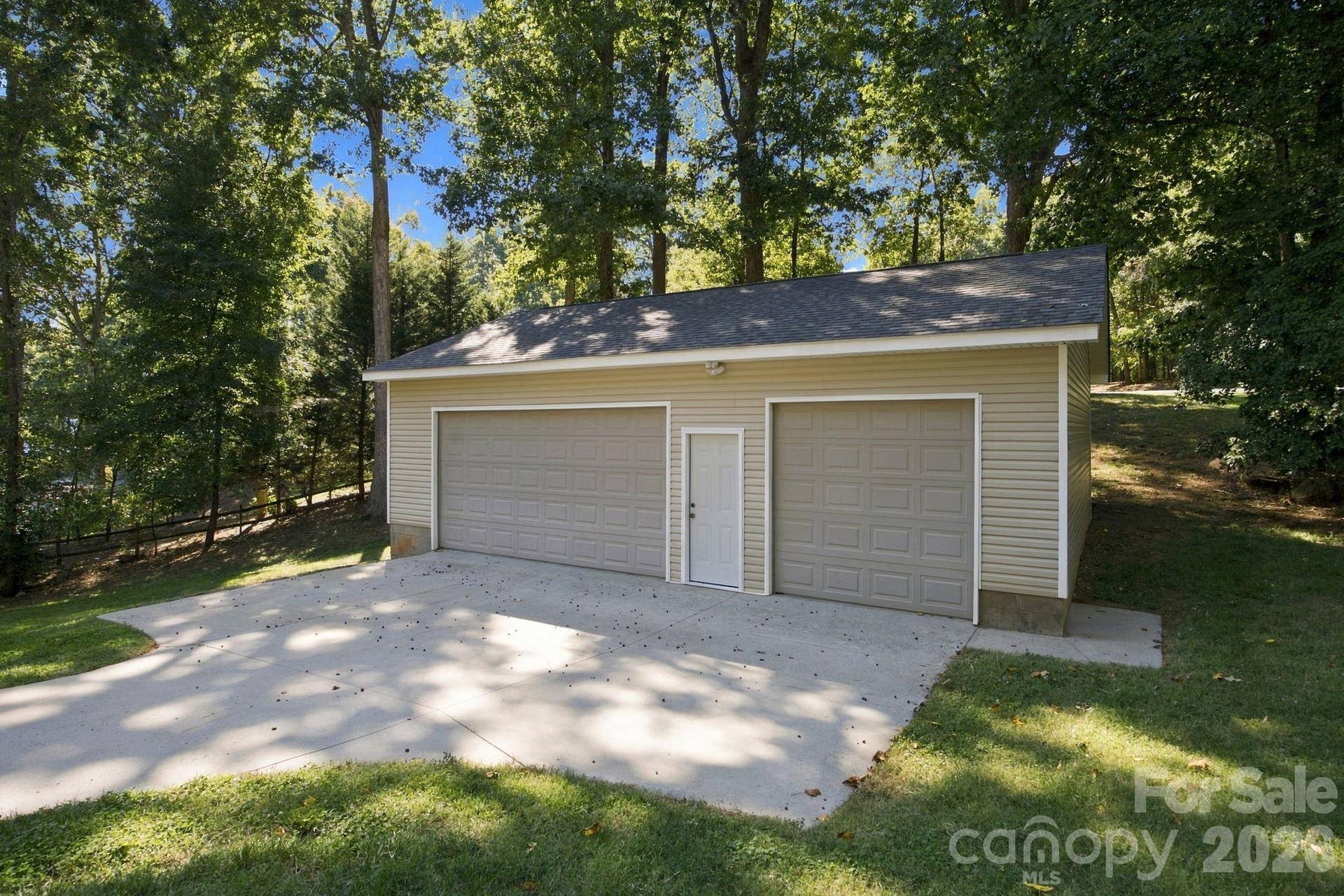 Detached 3 car garage