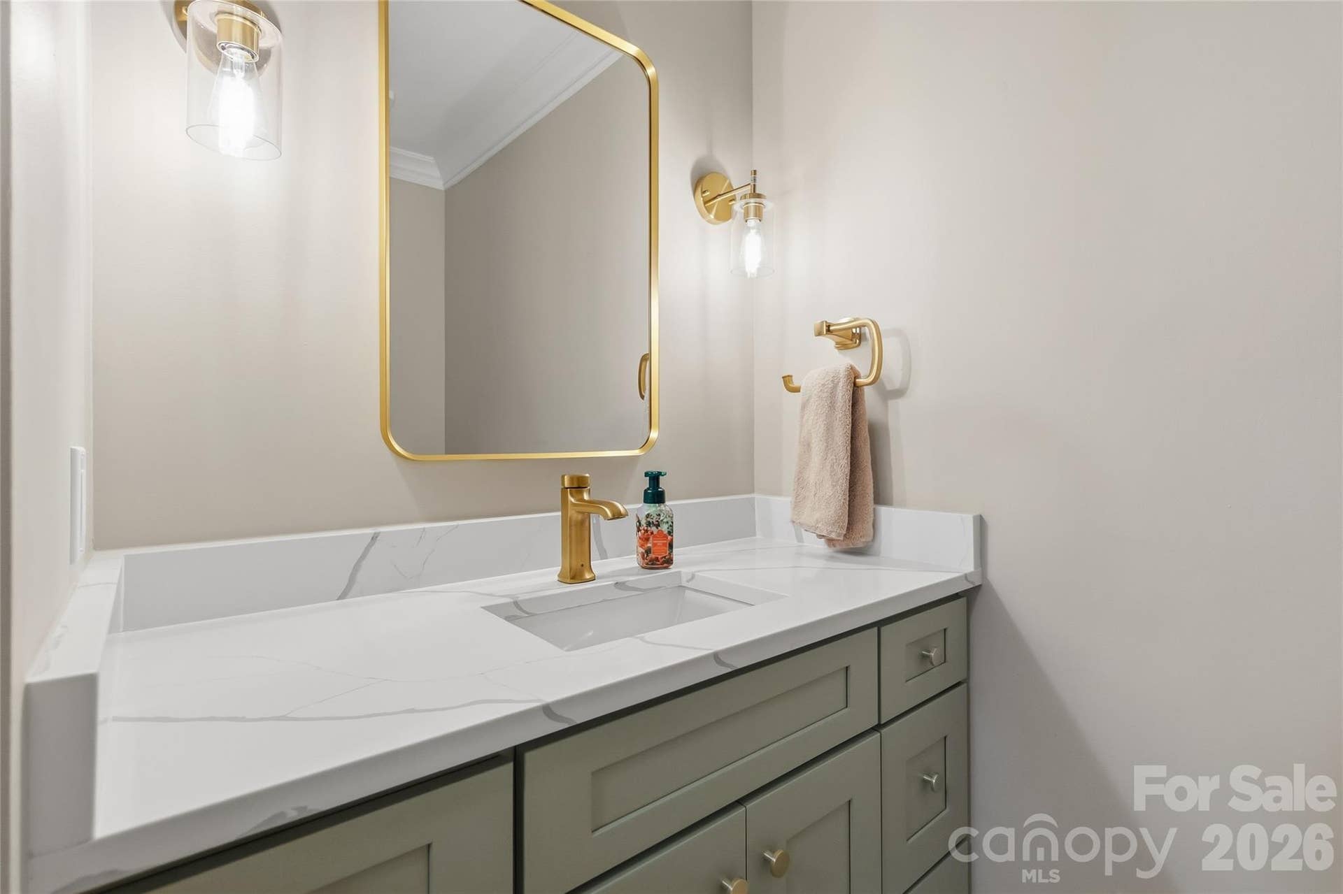 9414 Tillot Drive, Matthews, NC 28105 Updated 1/2 bath on the main level