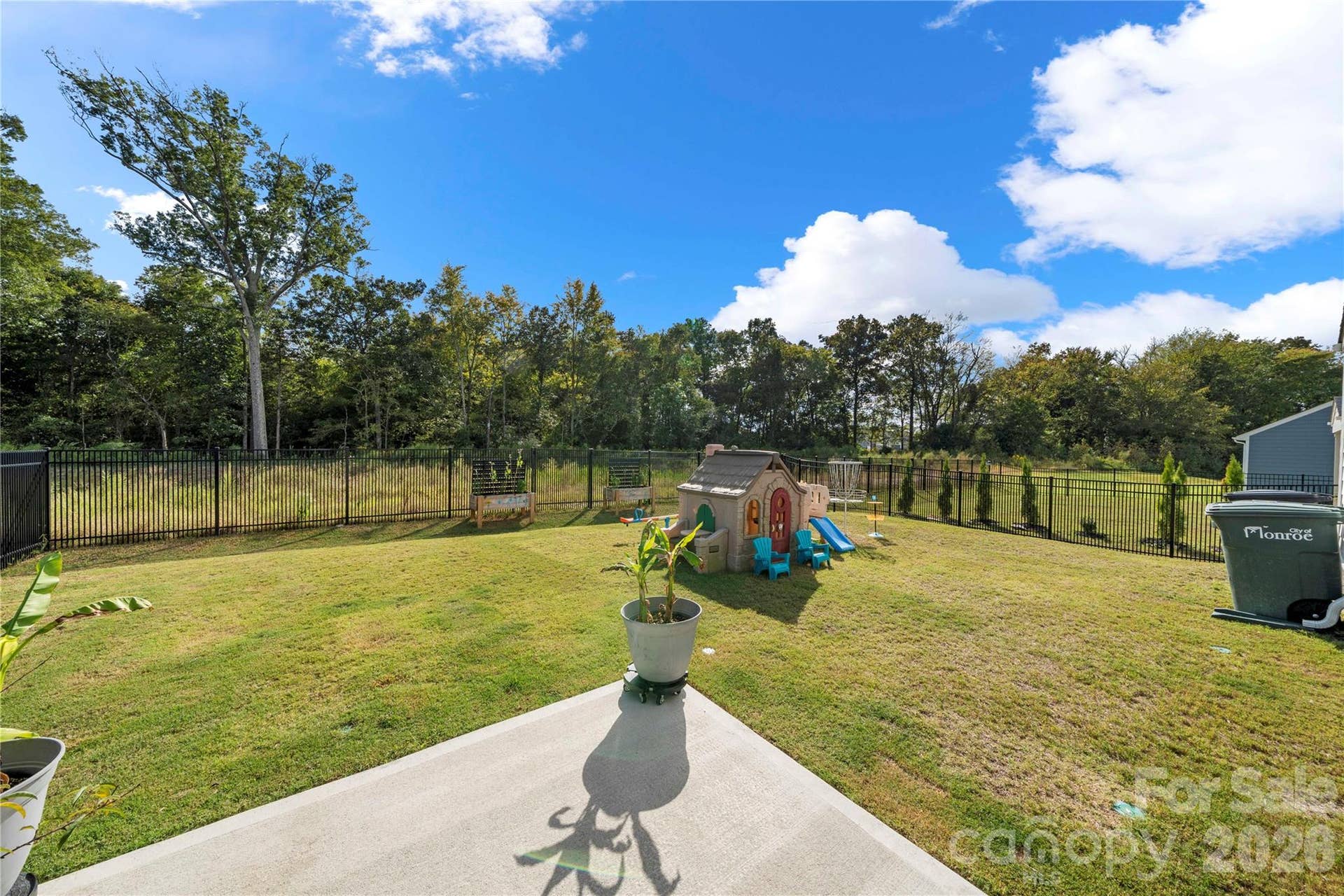 Beautiful fenced in backyard that faces a dry pond/woods!