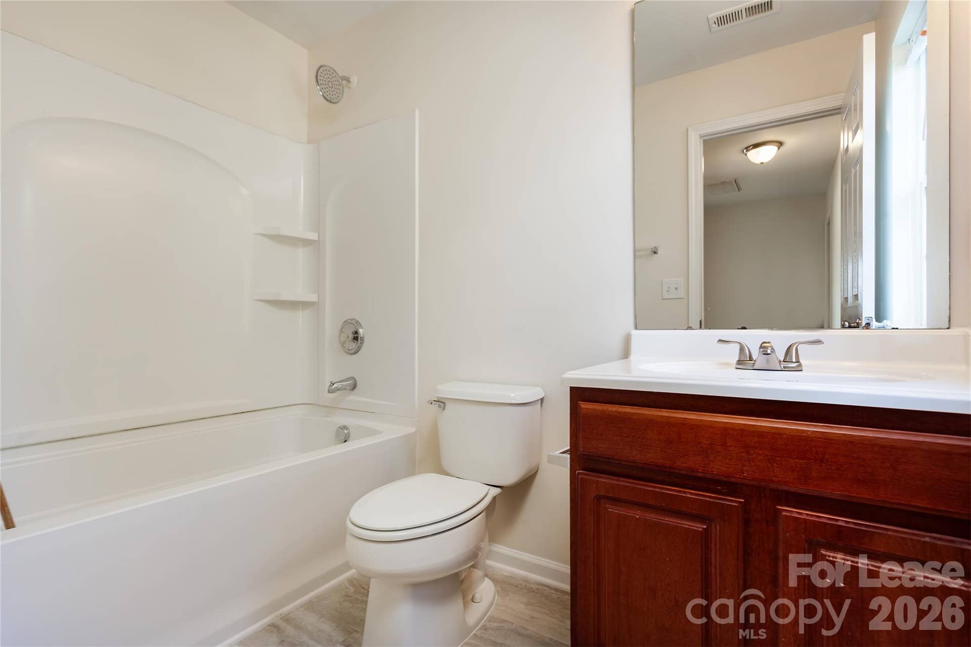 Upstairs Full Hall Bathroom