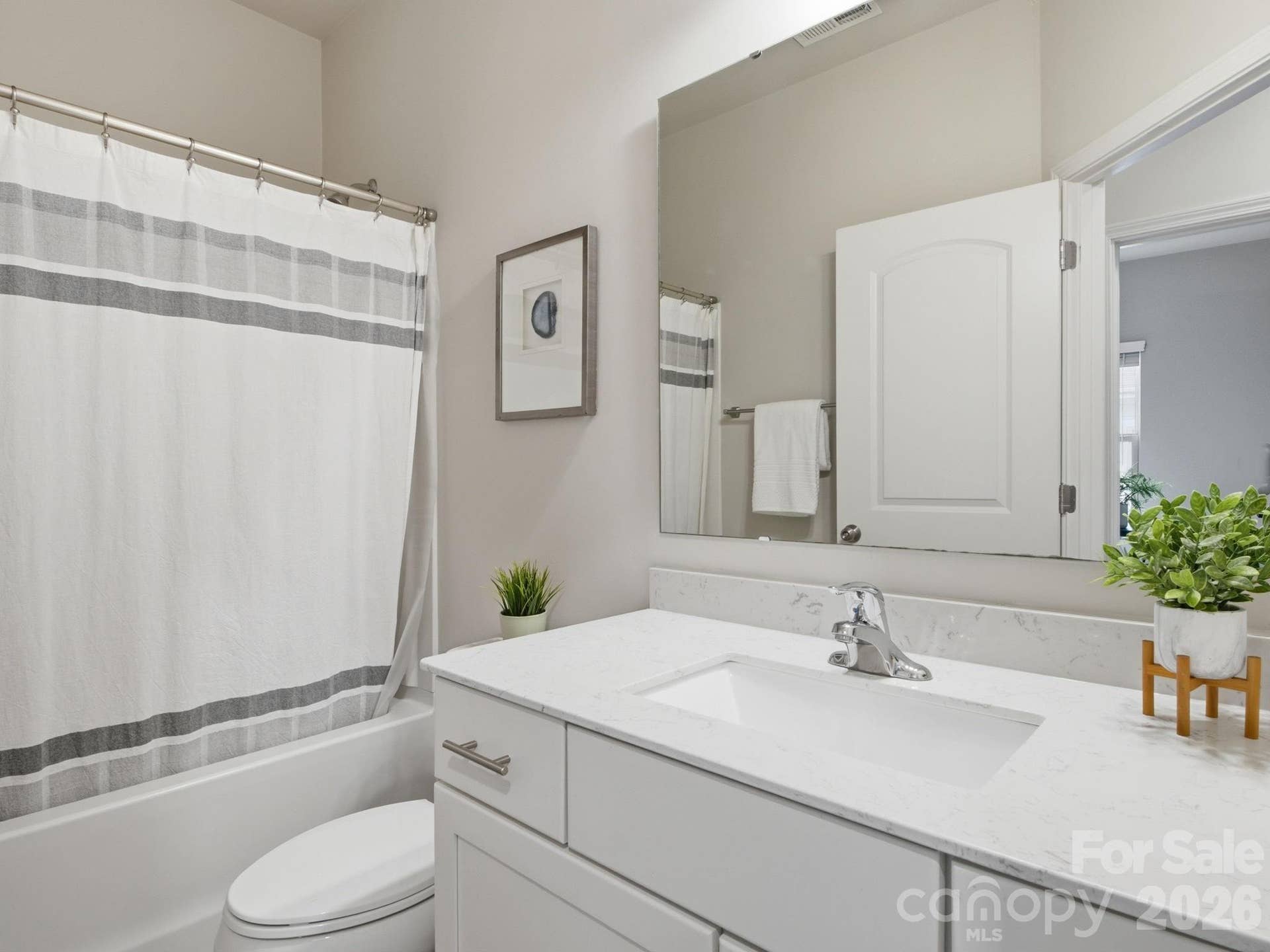 1038 Doveridge Street, Charlotte, NC 28273 Upper level full bath