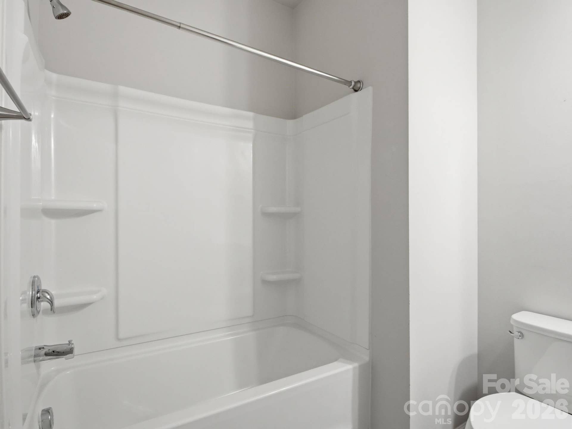 1038 Doveridge Street, Charlotte, NC 28273 Main level bathroom