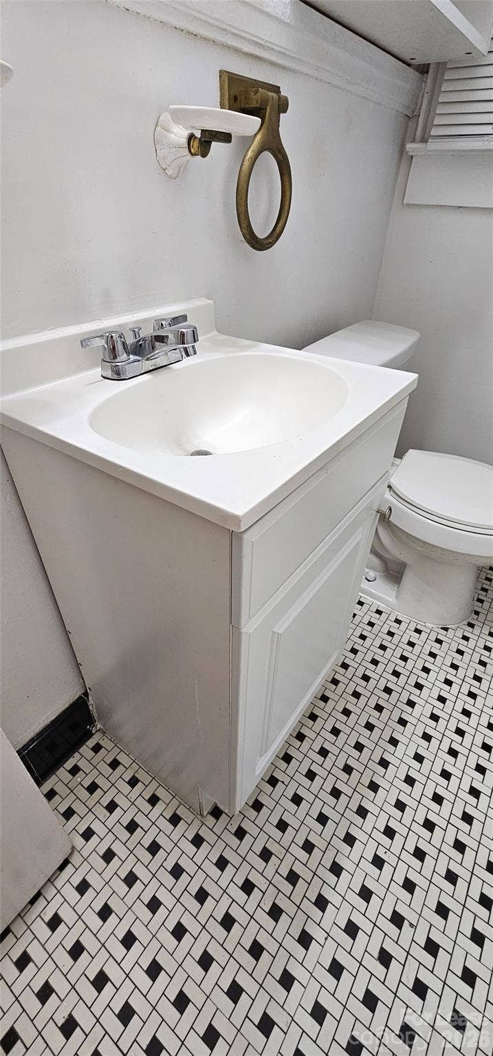 1012 8th Street NE, Hickory, NC 28601