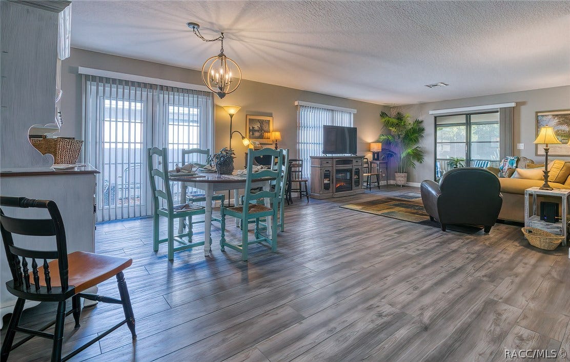 23 Dogwood Drive, Homosassa, FL 34446 Open Living Area with Dining and Living Area for lots of seating!