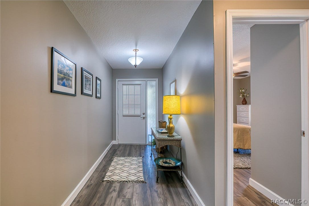 23 Dogwood Drive, Homosassa, FL 34446 Large Welcoming Foyer