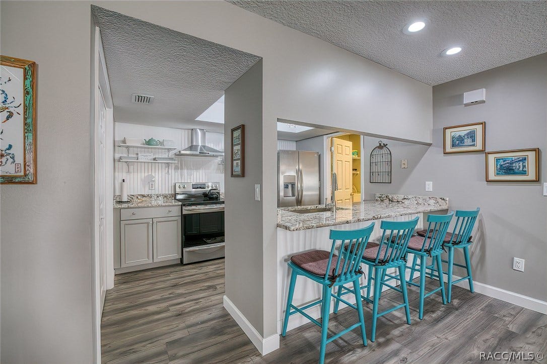 23 Dogwood Drive, Homosassa, FL 34446 All New Kitchen! New Appliances and Cabinets with Stainless Steel and Granite.
