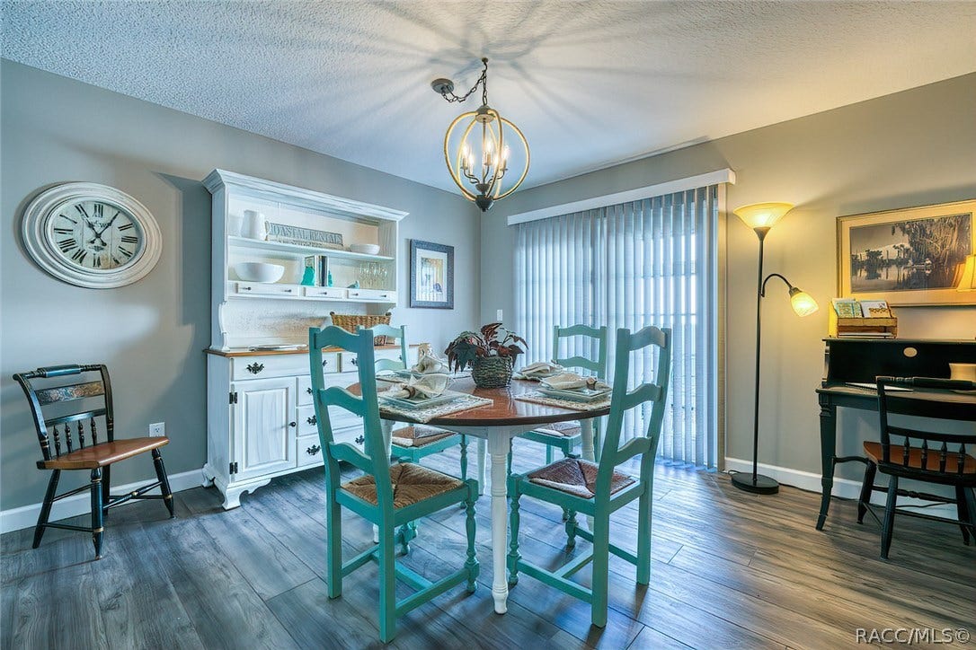 23 Dogwood Drive, Homosassa, FL 34446 Writing desk with supplies for notes to friends or work space if you insist on working!
