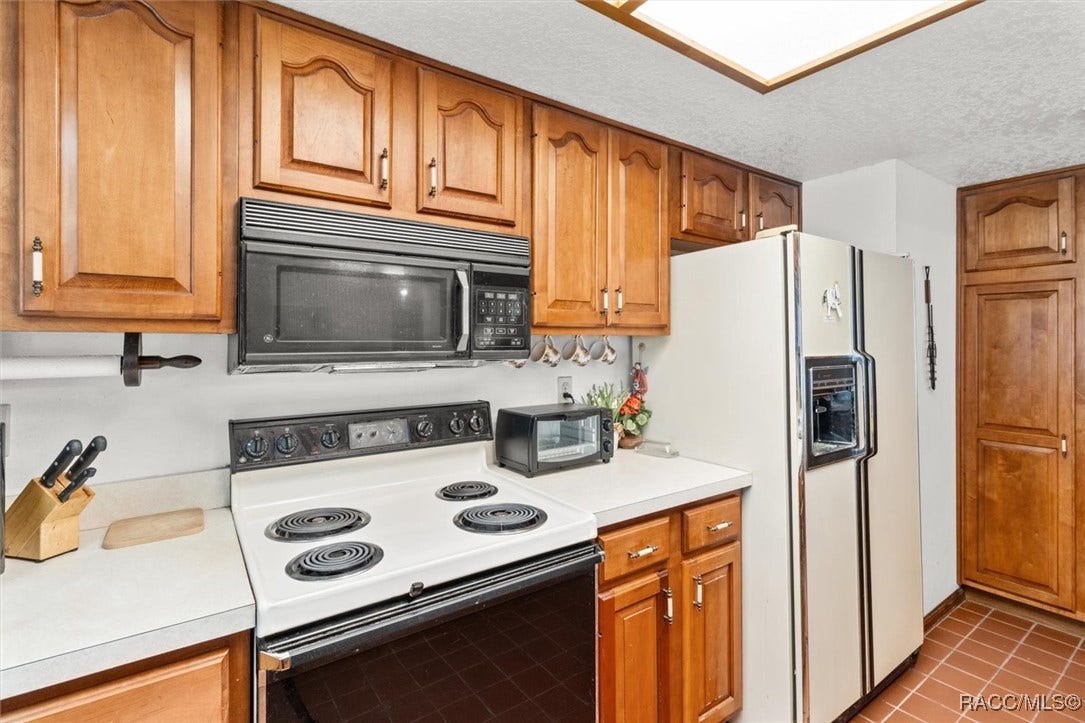 10025 Kimbrough Drive, Brooksville, FL 34601