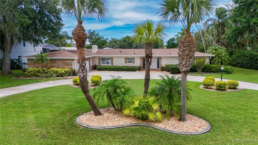 Property photo for 1202 SE Kings Bay Drive, Crystal River, FL