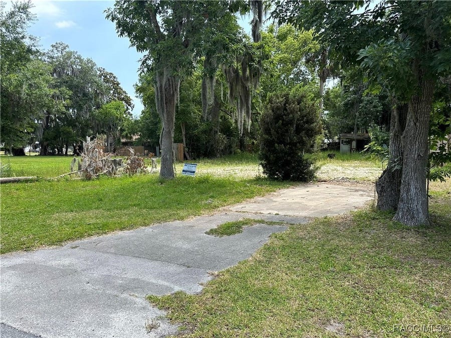 Property photo for 563 NW 8th Avenue, Crystal River, FL