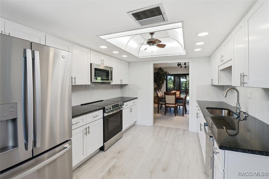 11328 W Bayshore Drive, Crystal River, FL 34429 11328 W Bayshore Drive, Crystal River, FL 34429