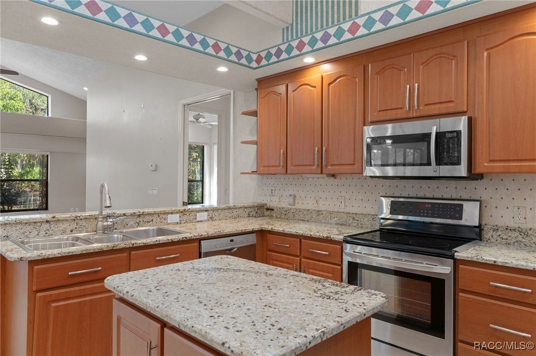 3135 N Buckhorn Drive, Beverly Hills, FL 34465