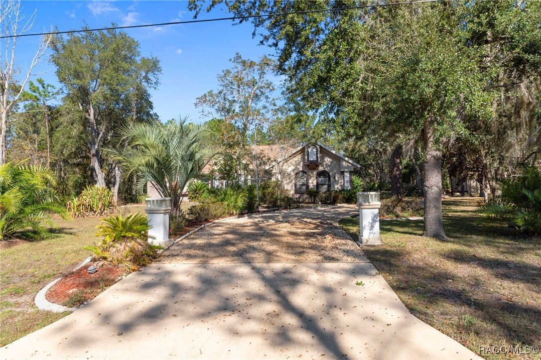 3135 N Buckhorn Drive, Beverly Hills, FL 34465