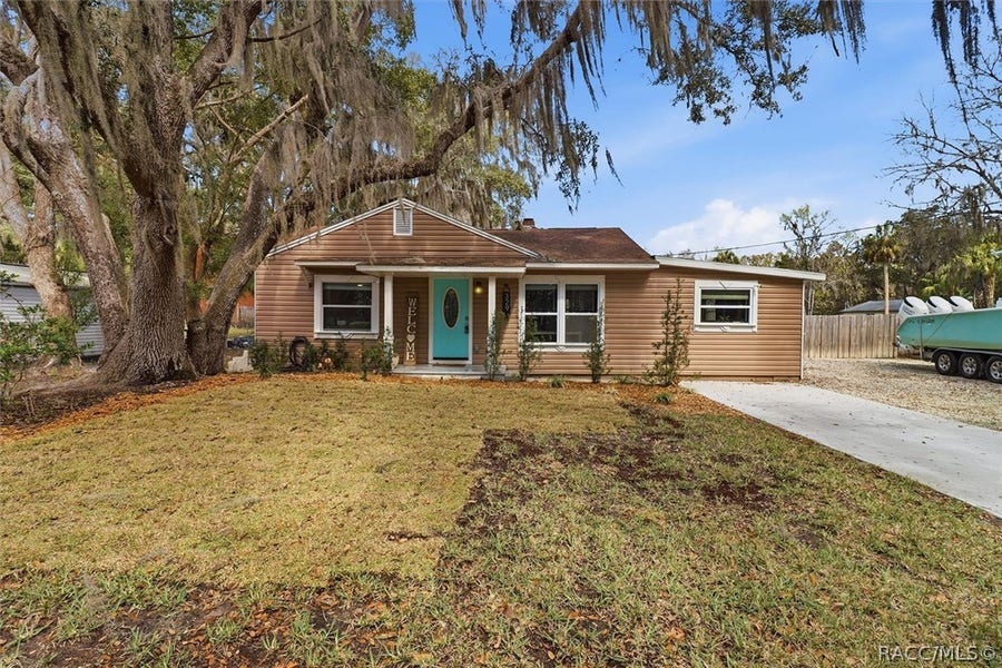 Property photo for 329 NE 10th Street, Crystal River, FL