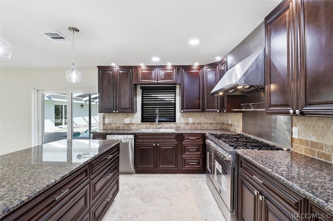 1025 SE 5th Avenue, Crystal River, FL 34429 1025 SE 5th Avenue, Crystal River, FL 34429
