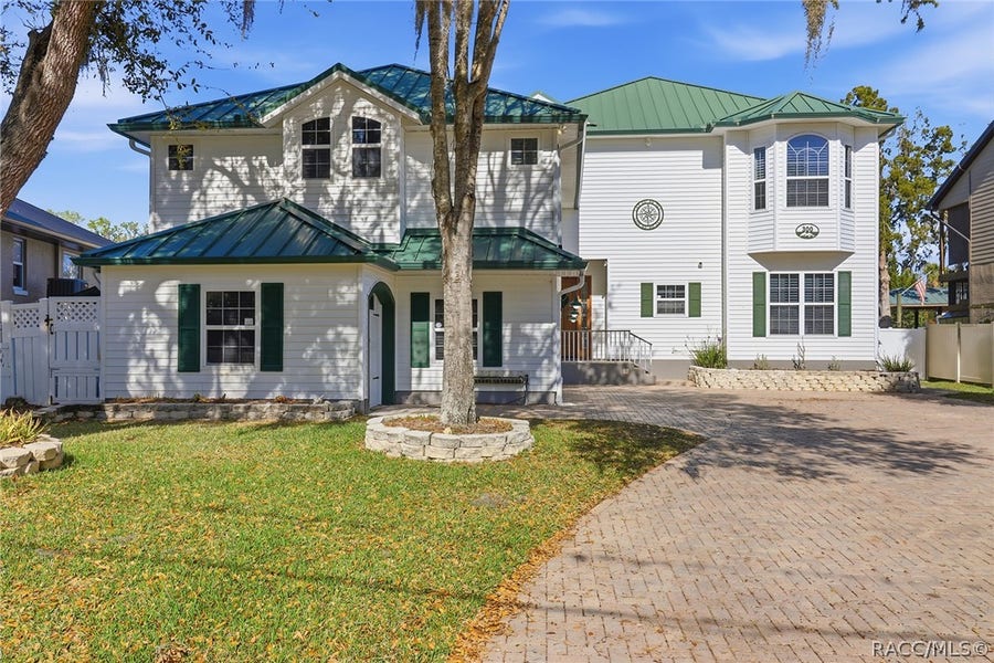 Property photo for 300 NW 12th Avenue, Crystal River, FL