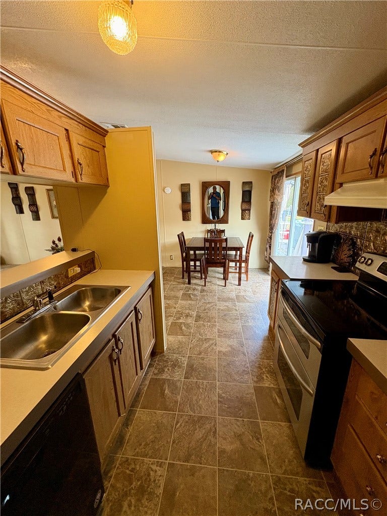 9909 N Northcut Avenue, Crystal River, FL 34428 9909 N Northcut Avenue, Crystal River, FL 34428