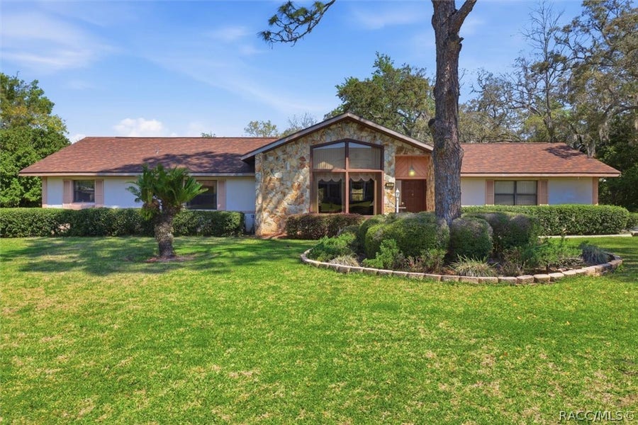 Property photo for 685 E Savoy Street, Lecanto, FL