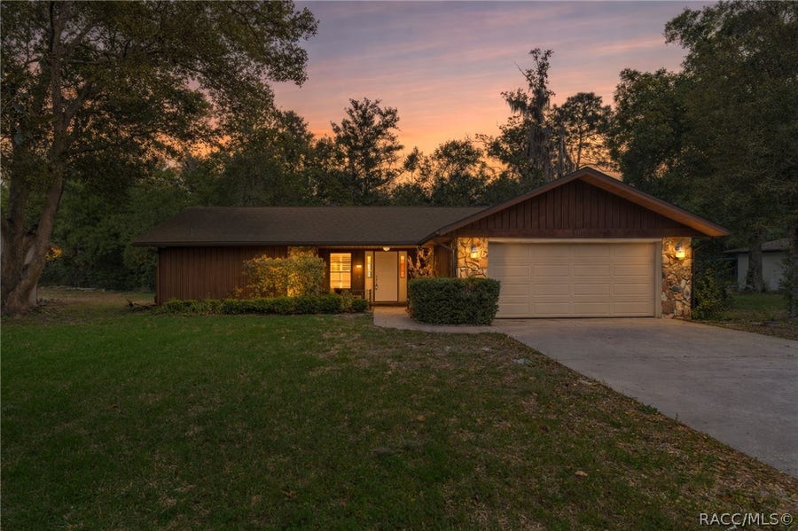 Property photo for 10 Sycamore Circle, Homosassa, FL