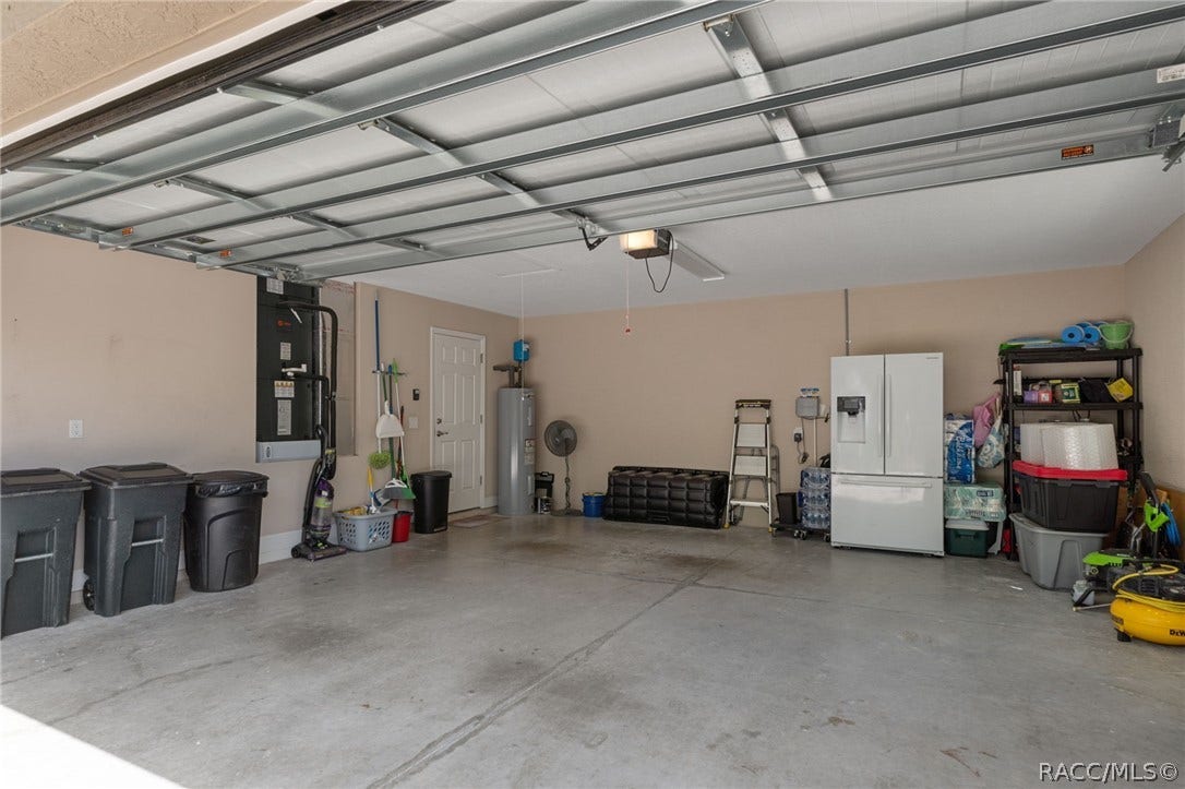 4268 N Saddletree Drive, Beverly Hills, FL 34465 Attached garage