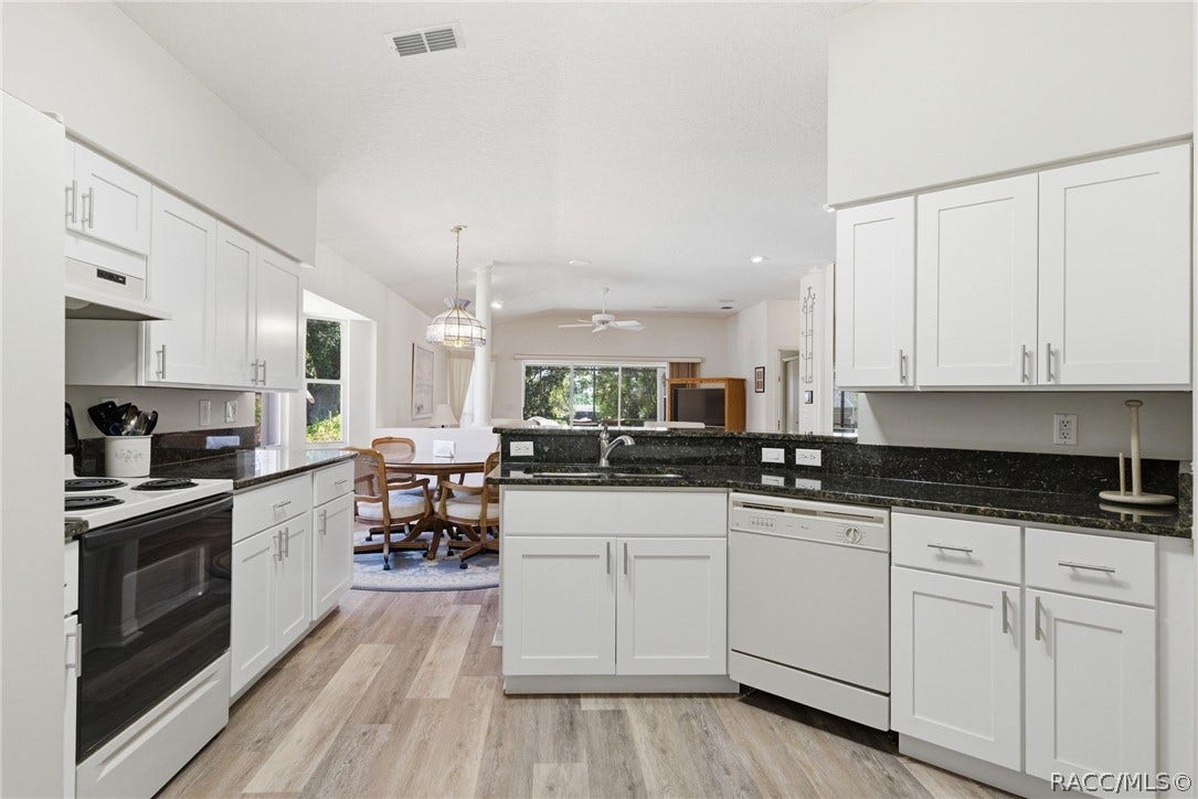 2219 N Brentwood Circle, Lecanto, FL 34461 2219 N Brentwood Circle, Lecanto, FL 34461