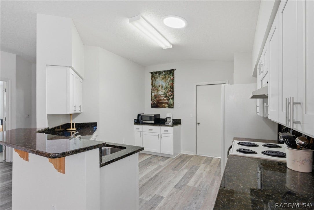 2219 N Brentwood Circle, Lecanto, FL 34461 2219 N Brentwood Circle, Lecanto, FL 34461