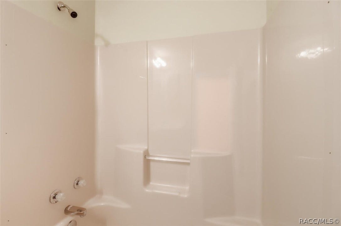 966 W Starjasmine Place, Beverly Hills, FL 34465 Main Bath