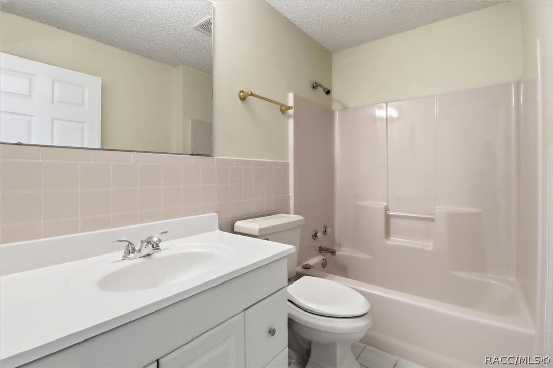 966 W Starjasmine Place, Beverly Hills, FL 34465 Main Bath