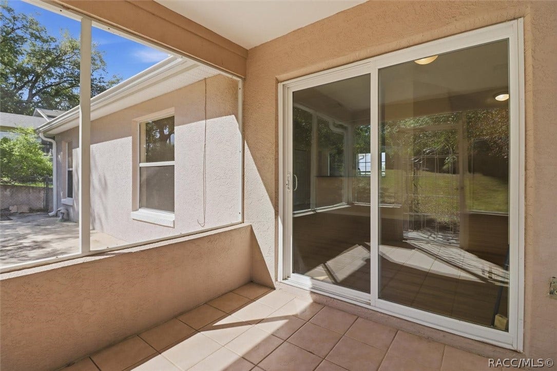 966 W Starjasmine Place, Beverly Hills, FL 34465 Screened-in porch