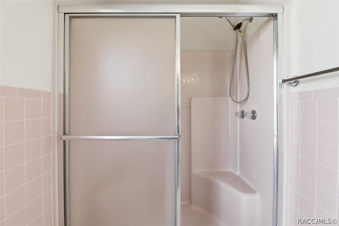 966 W Starjasmine Place, Beverly Hills, FL 34465 Primary walk-in shower