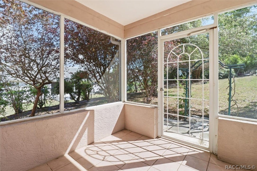 966 W Starjasmine Place, Beverly Hills, FL 34465 Screened-in porch